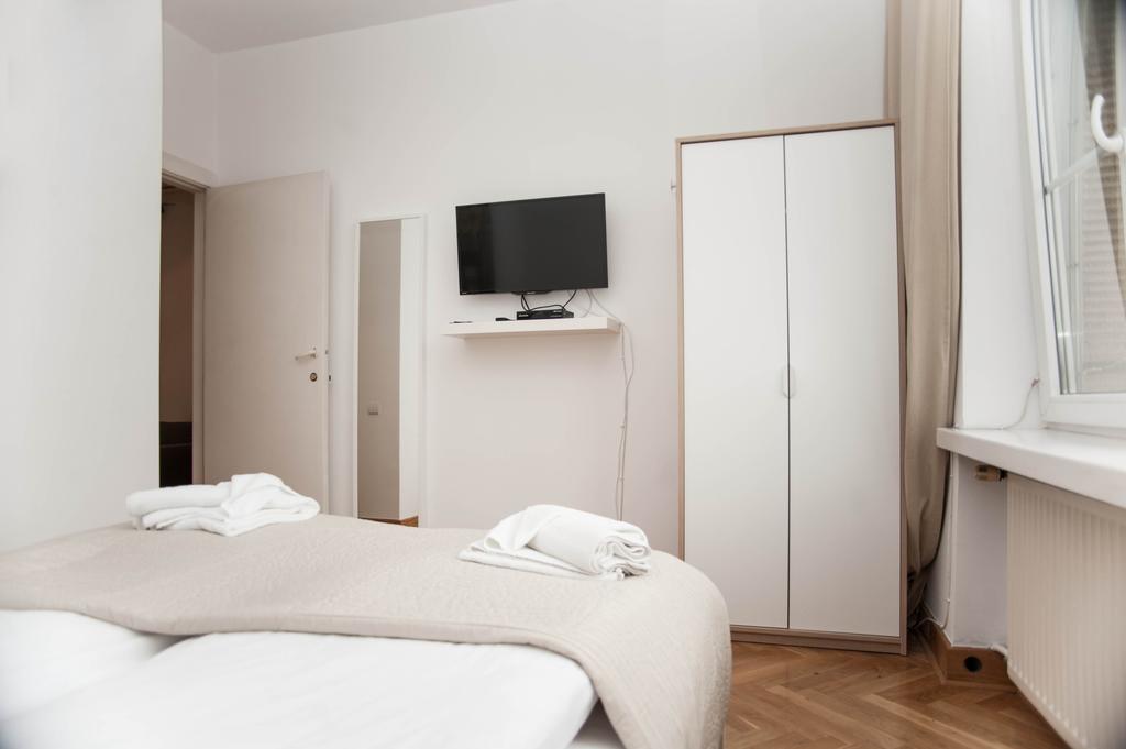 Okay House Bed and Breakfast Krasków Exteriör bild
